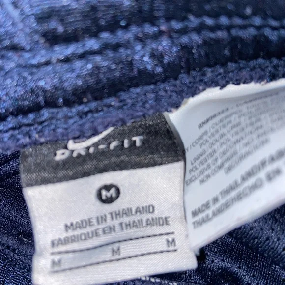 woman’s nike athletic shorts - Picture 4 of 5